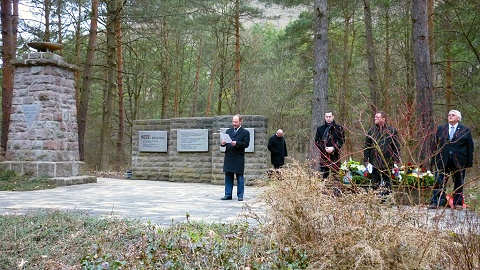 Kranzniederlegung im Jonastal