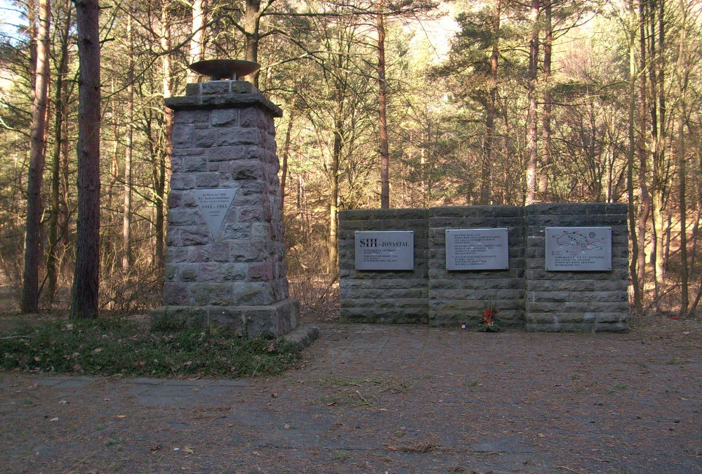 Die Schmierereien am Denkmal sind entfernt worden
