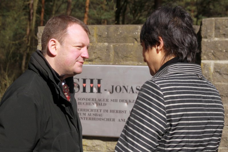 Petra Heß mit russischen Konsul im Gespräch