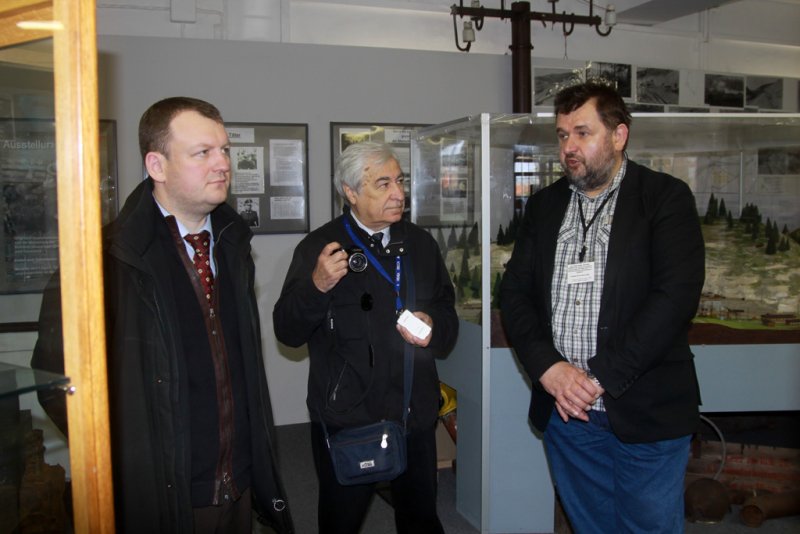 Im Dokuzentrum Konsul und Journalist der Prwada