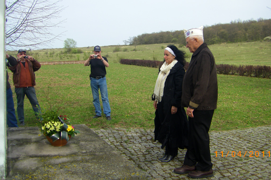 Kranzniederlegung auf dem TrÜPlz Ohrdruf am Obilisk