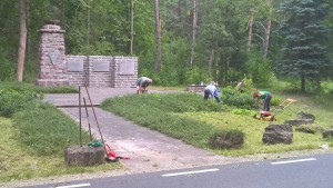 Arbeitseinsatz am Denkmal